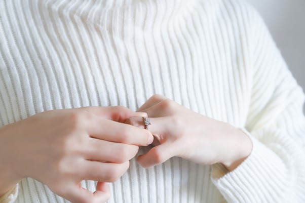 結婚指輪が関節に引っかかり抜けないときに試す方法