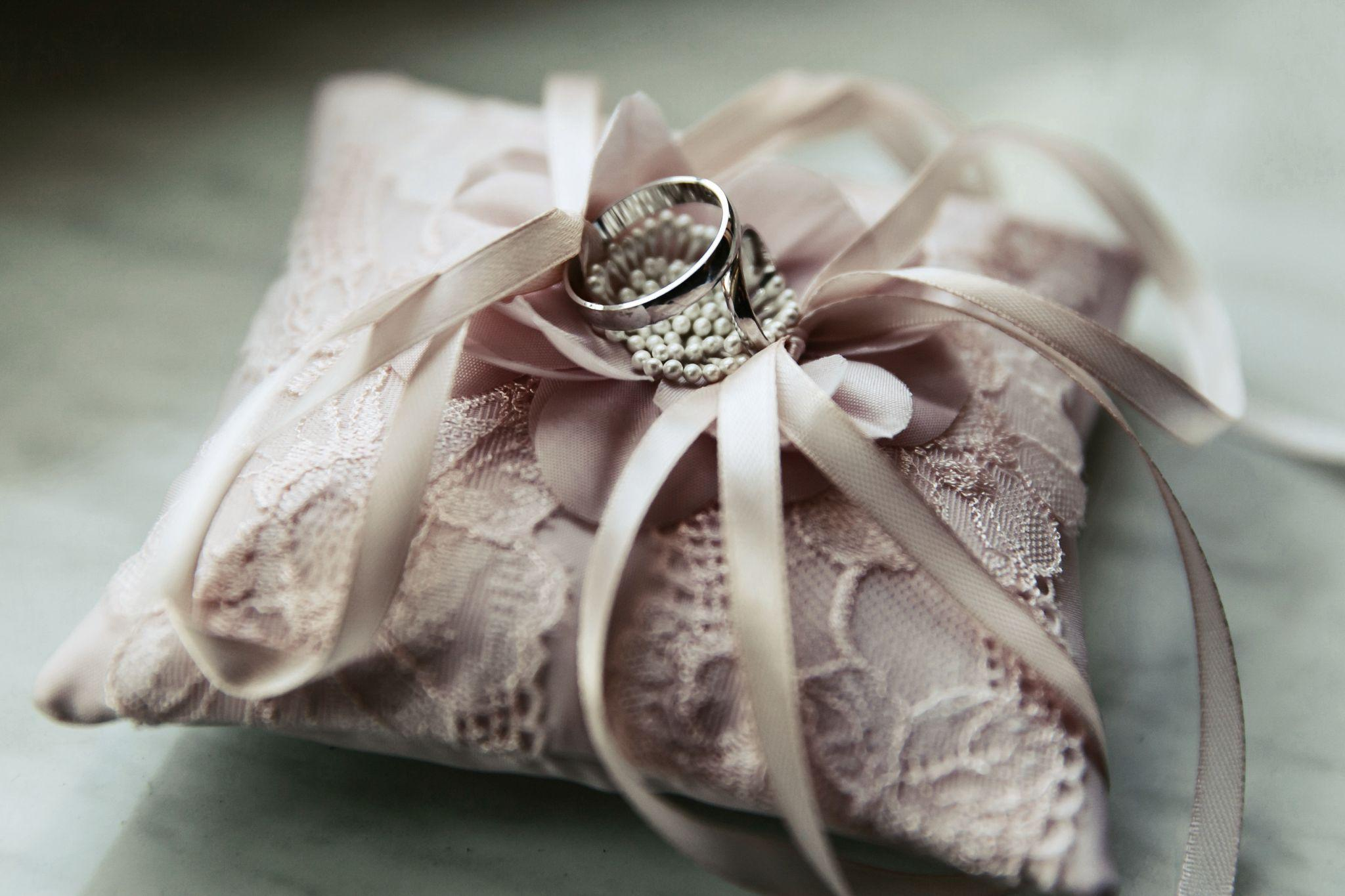 婚約指輪のお返しにおすすめの品物10選